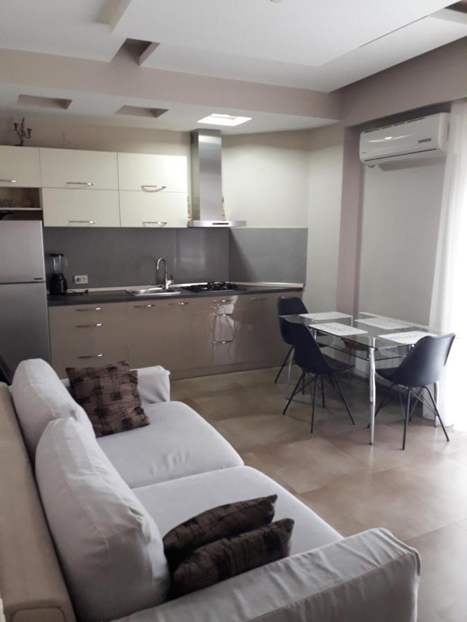 Apartment On Rustaveli Batumi Exterior photo